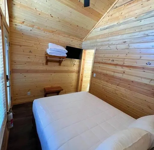 Chalet 066 South Rim Grand Canyon Tiny Sleeps 8 *